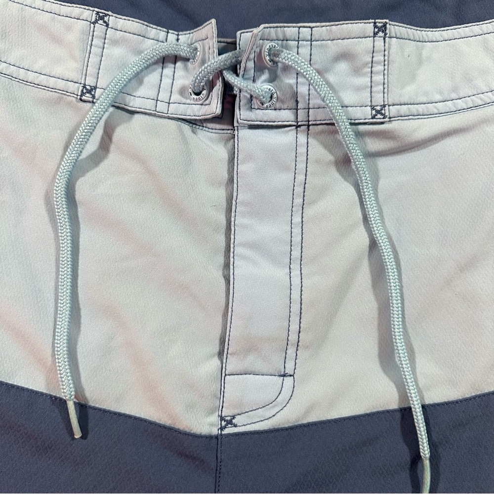 Vineyard Vines Board Shorts Mens Size 40 Blue Colorblock Swim Trunks - Picture 3 of 8